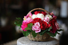 Gerbera & Rose centerpiece in glass square vase 4x4